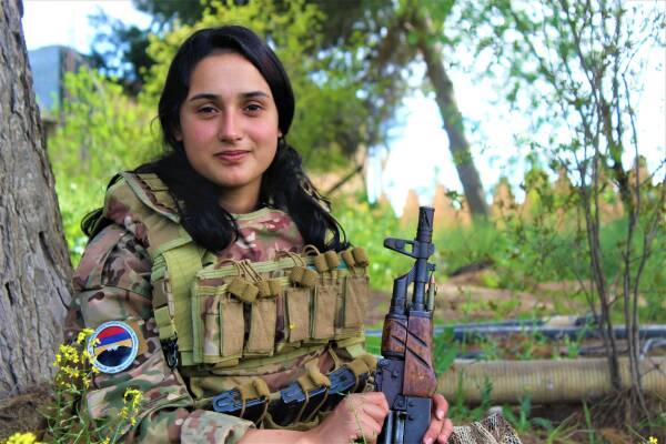 Семья кардашьян в армении. Сестры хачатурян убийцы. Свадьба двух армян в америке. Хачатурян армянская диаспора. Американские звезды армянские сестры.